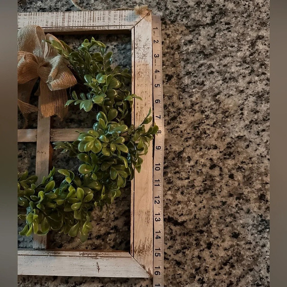 wood window frame with wreath - Picture 3 of 3